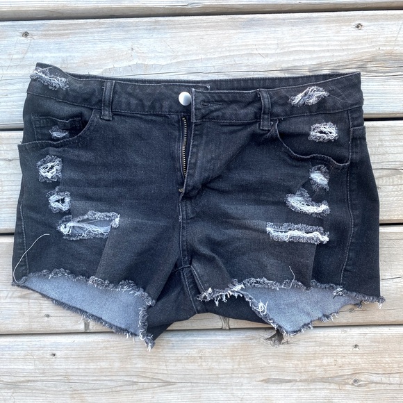 SHEIN ripped denim shorts ⚫️ - Picture 2 of 4